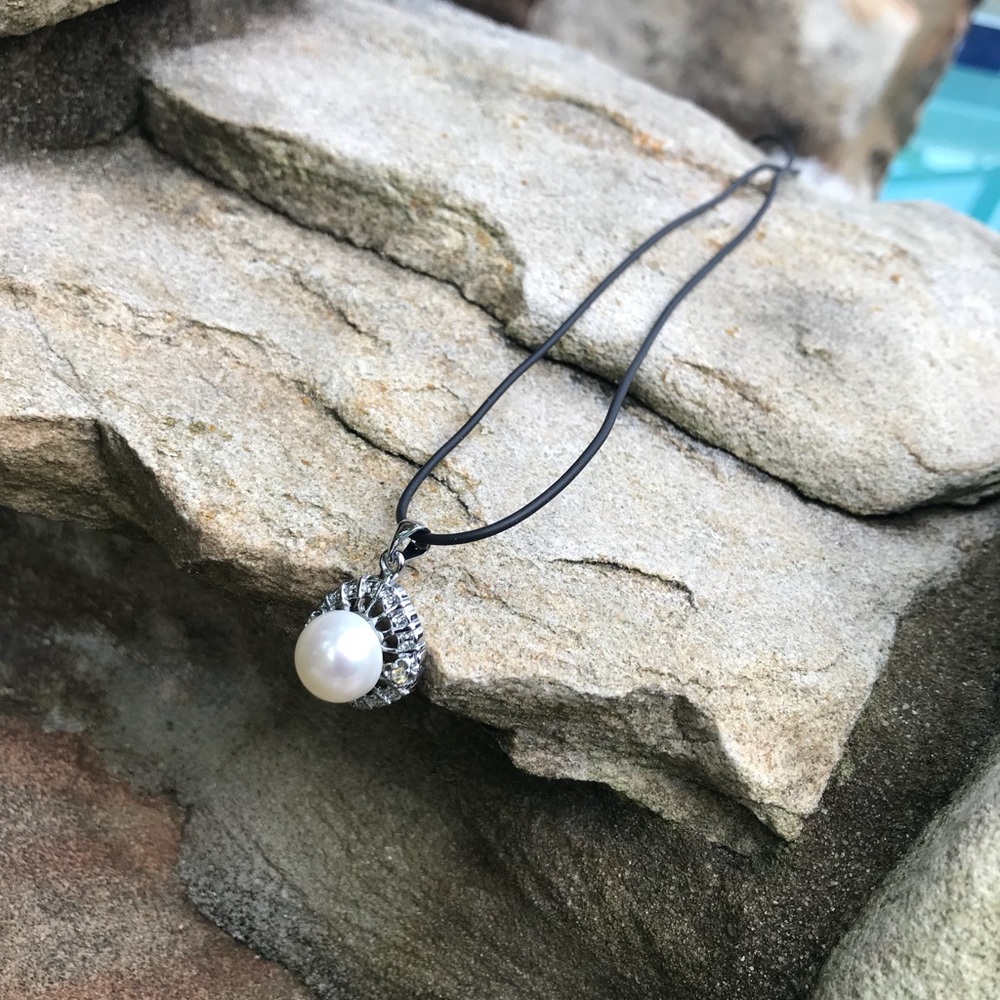 Single Freshwater Pearl & Leather Choker Necklace